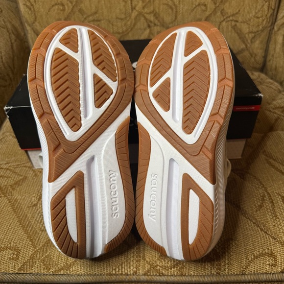 Saucony Echelon 9,‎ Running Shoe Womens, White/Gum Size 8 - Picture 8 of 8
